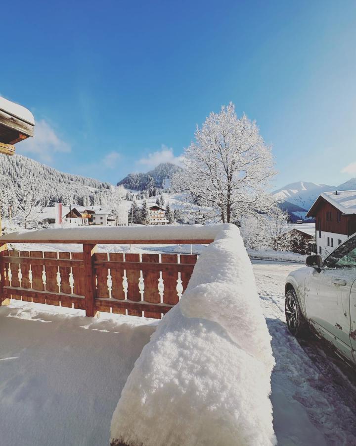 Chalet Schwarz Berwang Bagian luar foto