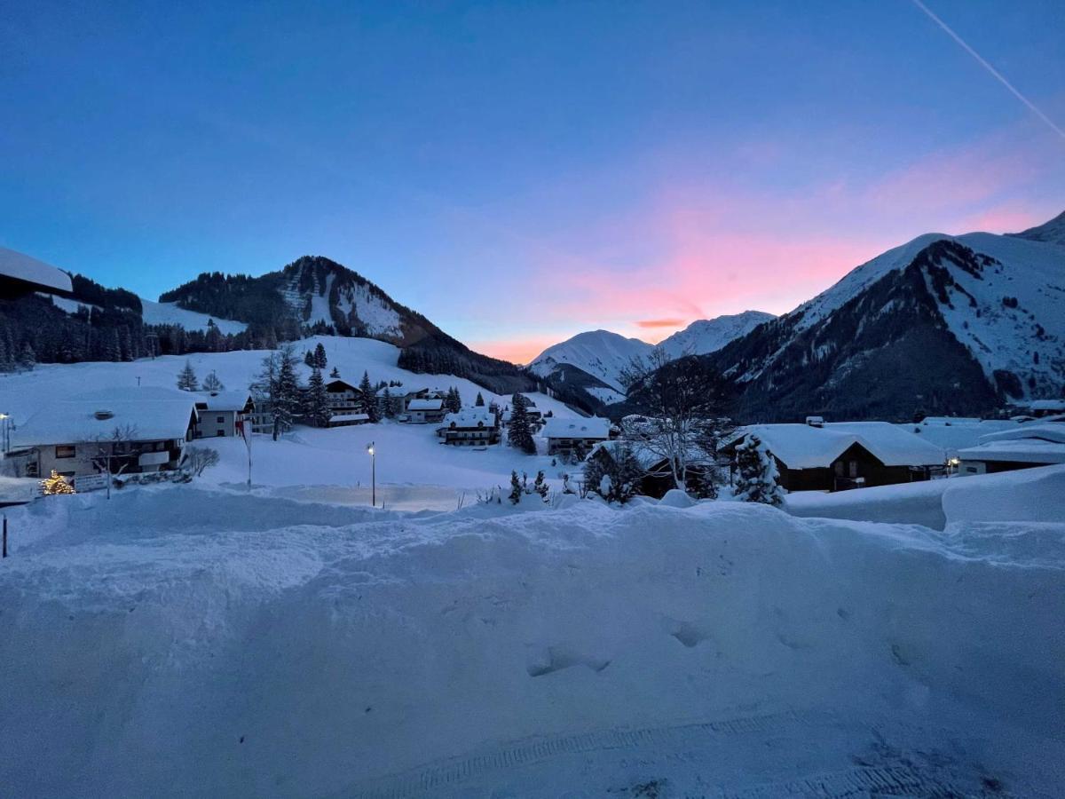 Chalet Schwarz Berwang Bagian luar foto