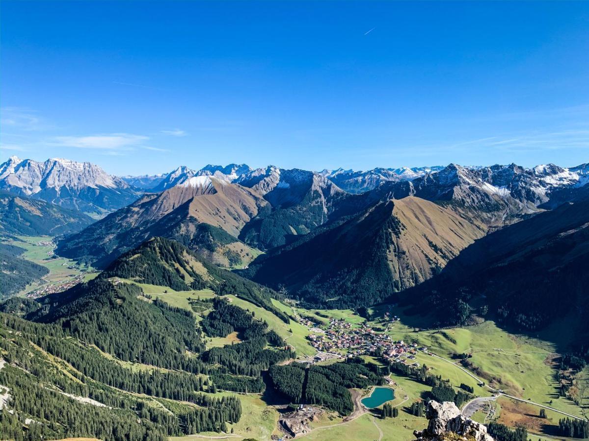 Chalet Schwarz Berwang Bagian luar foto
